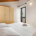 Holiday Home Pisak With Sea View I * Pisak