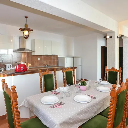 Semesterbostad Holiday Home Pisak With Sea View I *